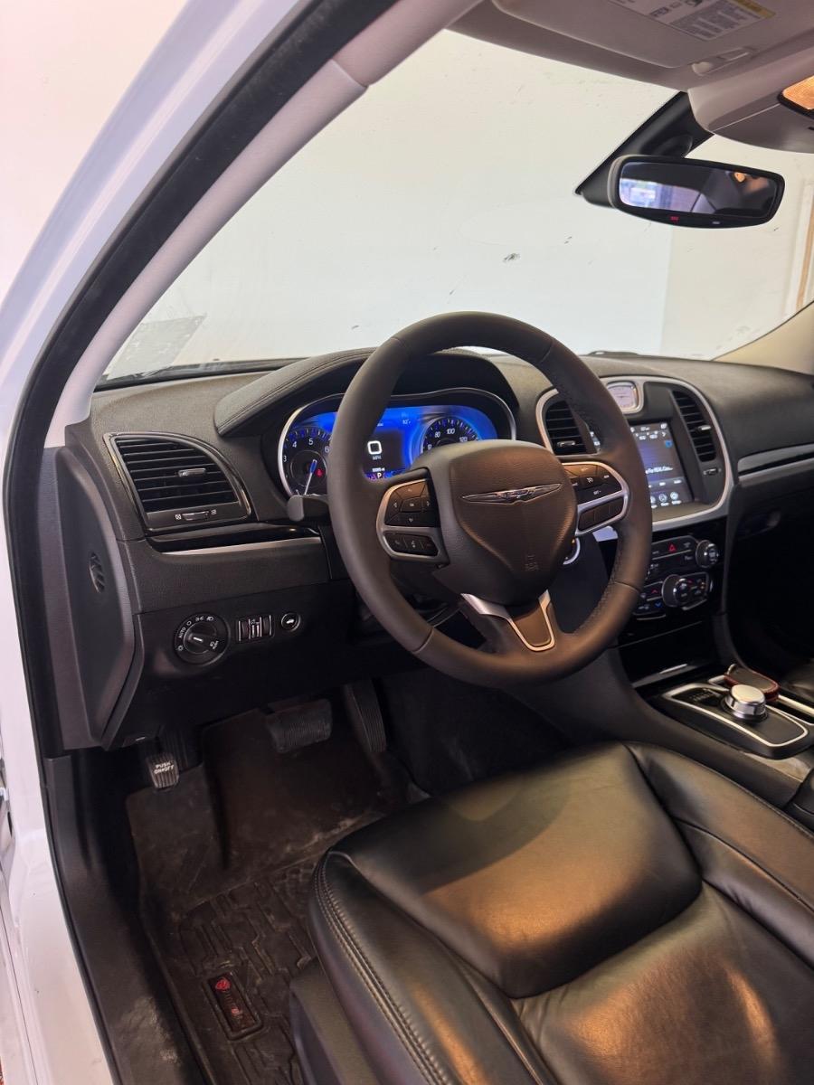 Chrysler 300 Touring L RWD 2023