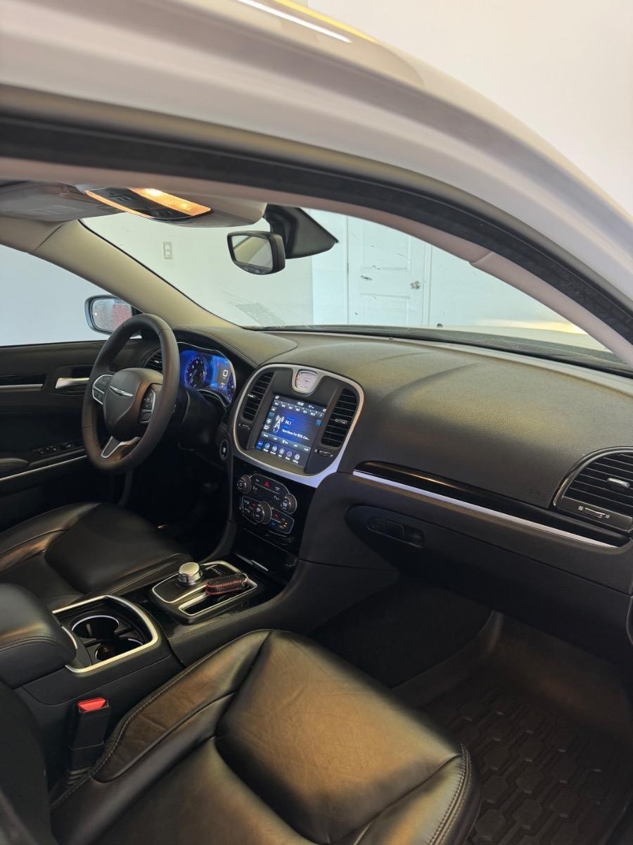 Chrysler 300 Touring L RWD 2023