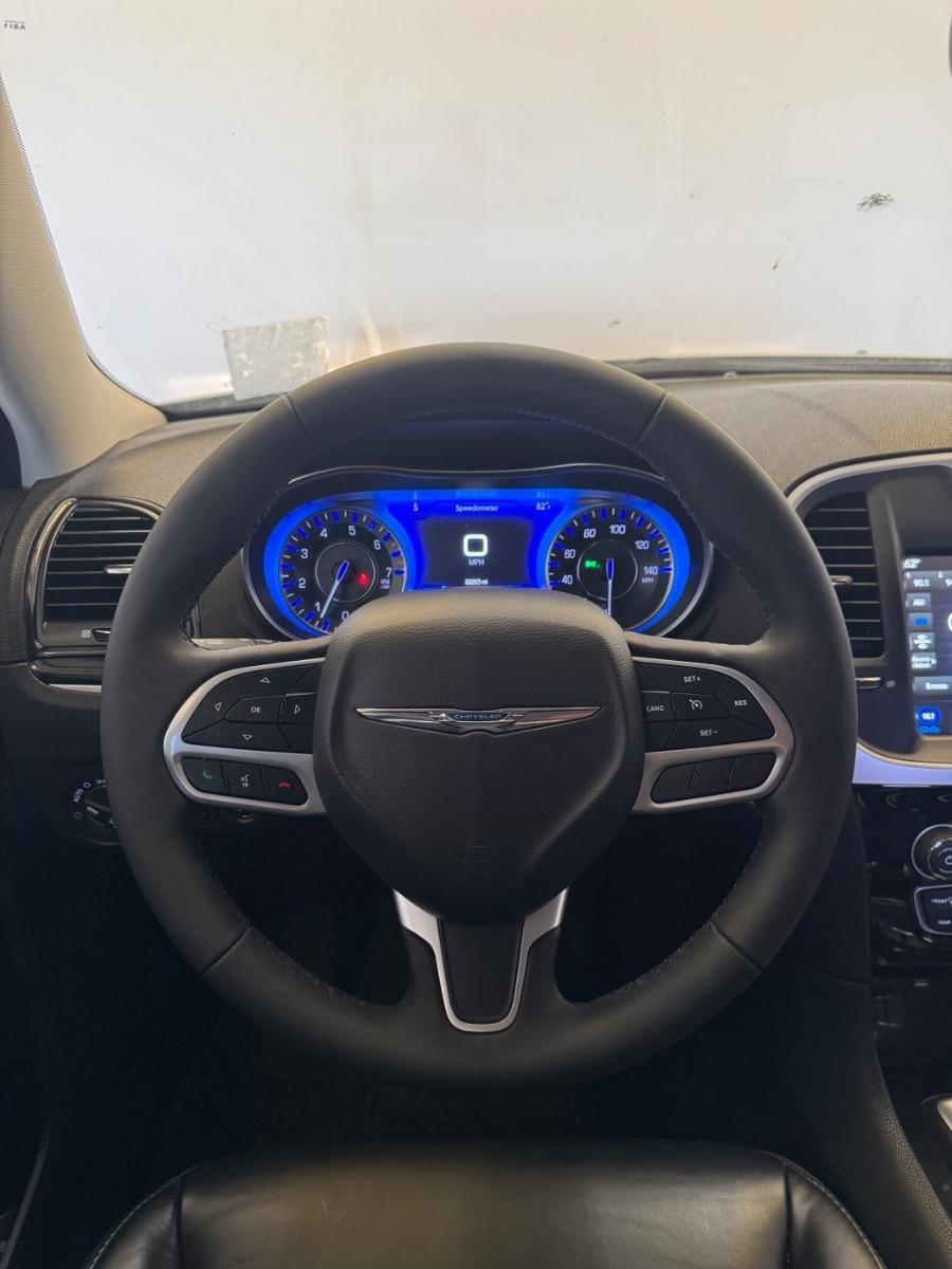 Chrysler 300 Touring L RWD 2023