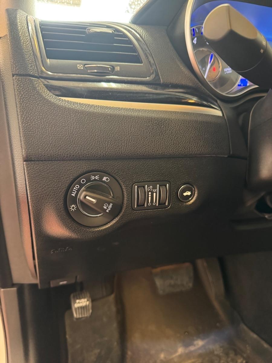 Chrysler 300 Touring L RWD 2023