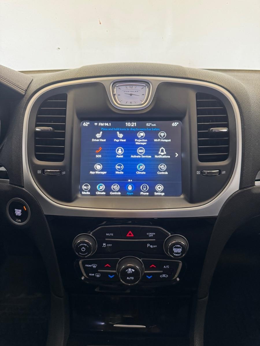 Chrysler 300 Touring L RWD 2023