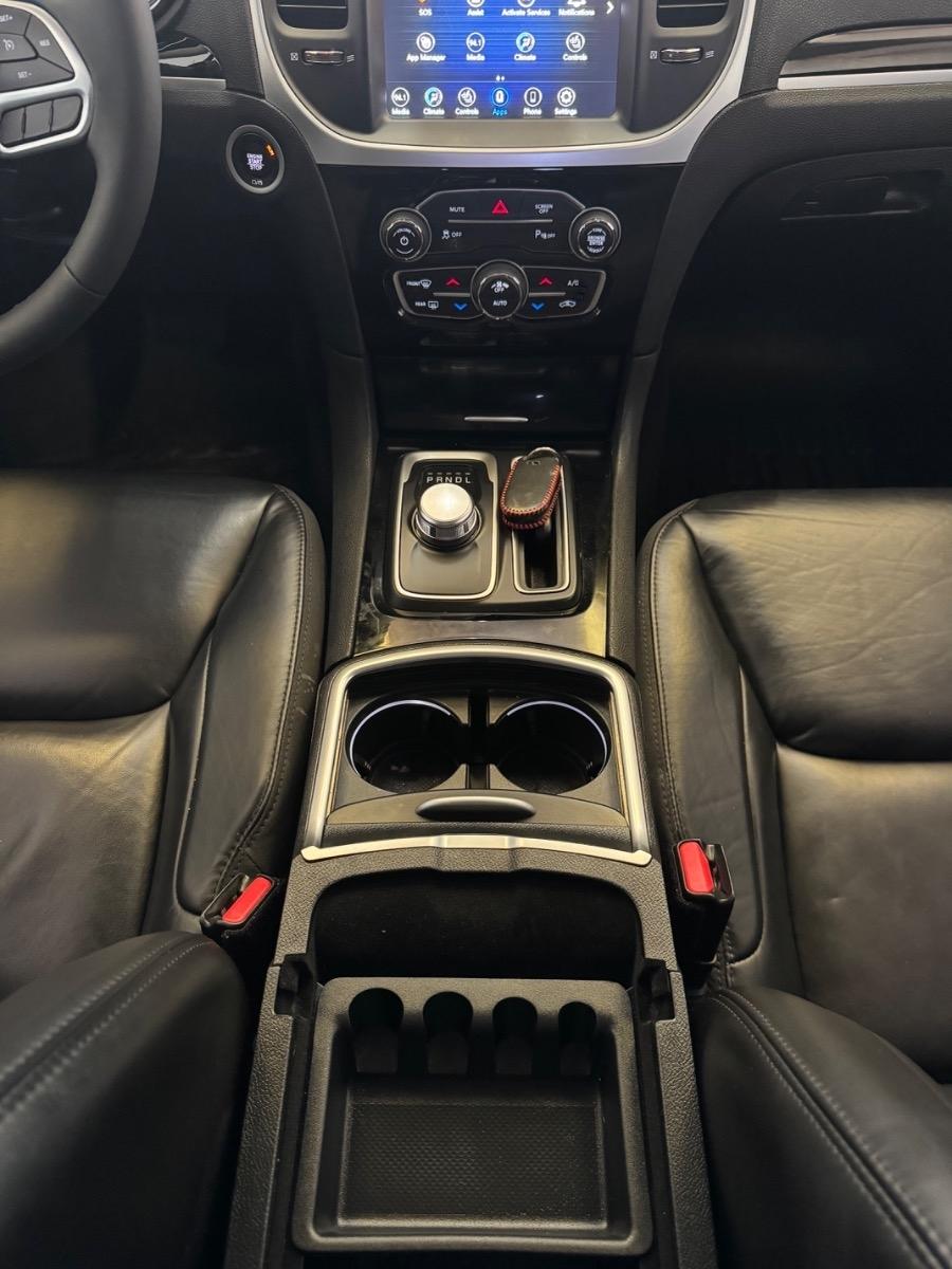 Chrysler 300 Touring L RWD 2023