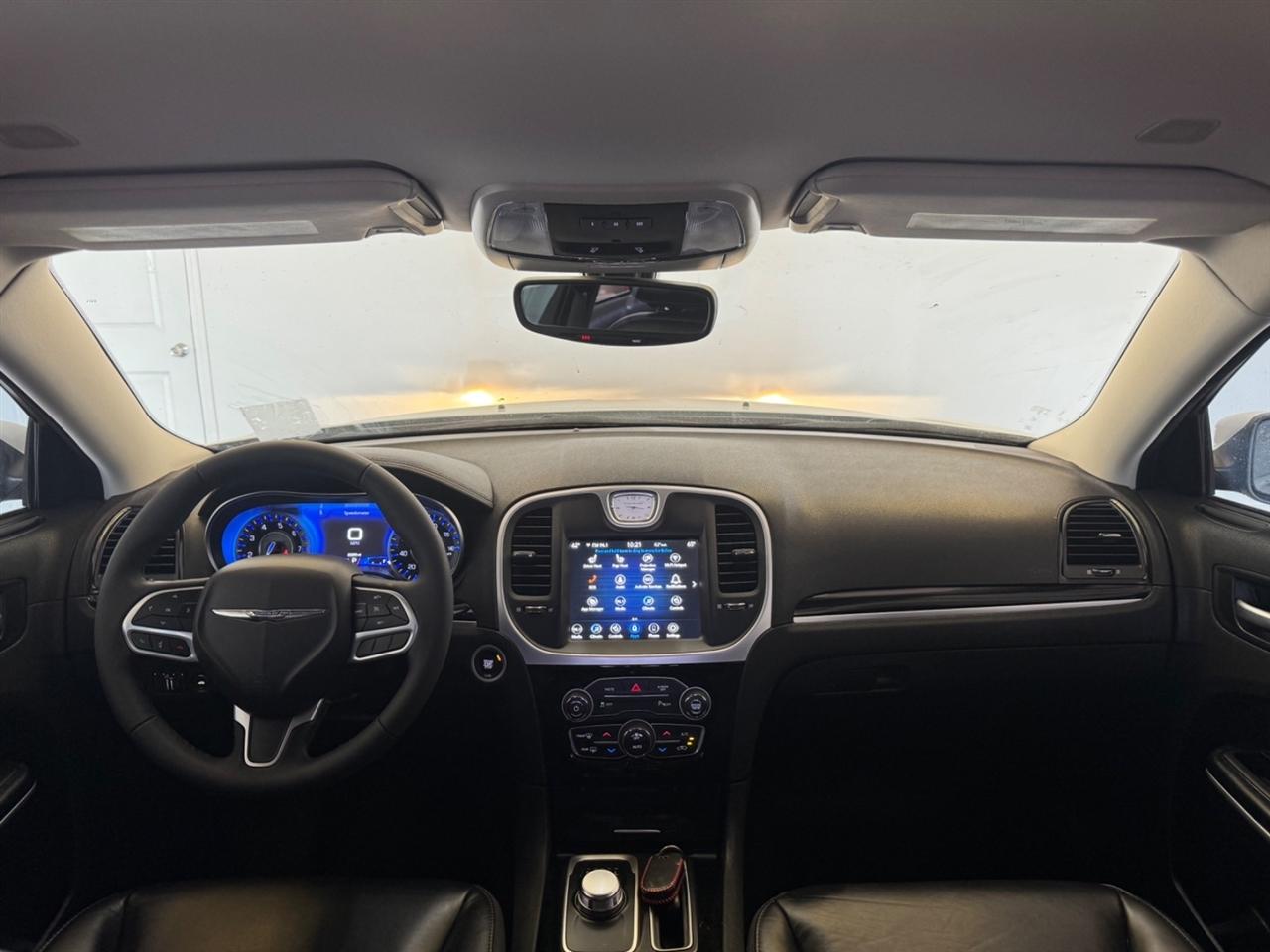 Chrysler 300 Touring L RWD 2023