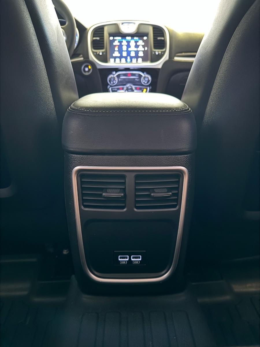 Chrysler 300 Touring L RWD 2023