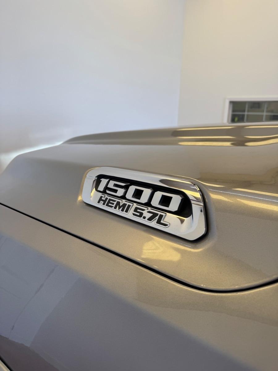 RAM 1500 Laramie 4x4 Crew Cab 5'7" Box 2019