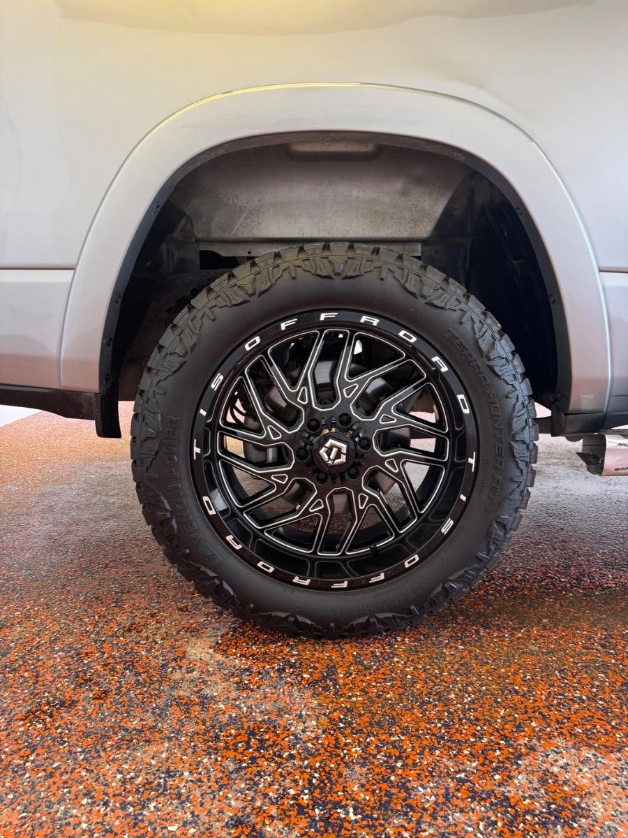 RAM 1500 Laramie 4x4 Crew Cab 5'7" Box 2019