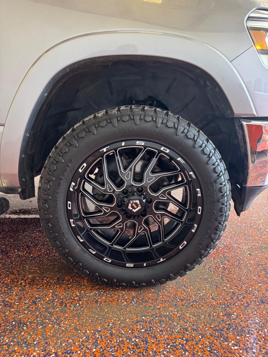 RAM 1500 Laramie 4x4 Crew Cab 5'7" Box 2019