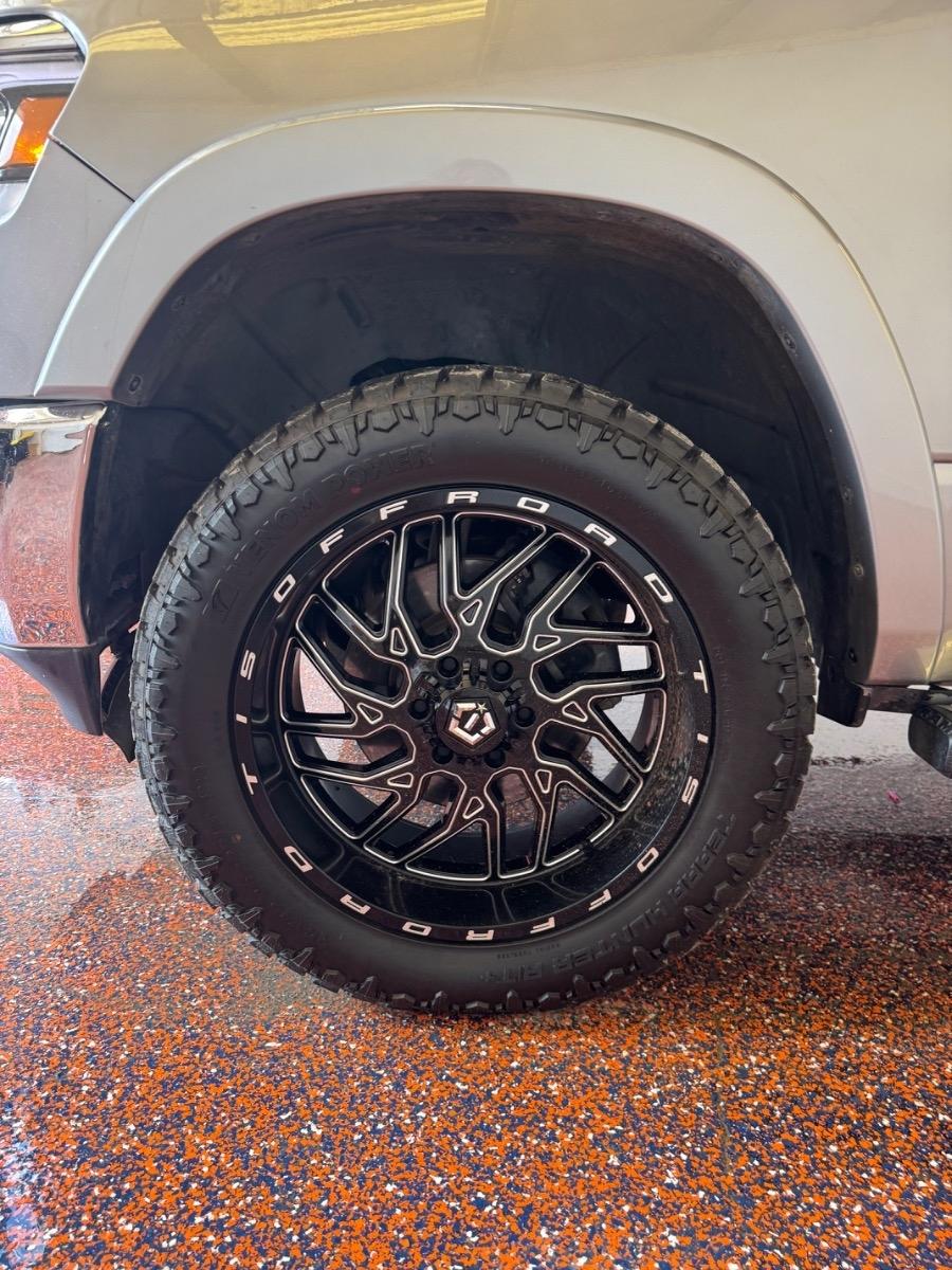 RAM 1500 Laramie 4x4 Crew Cab 5'7" Box 2019