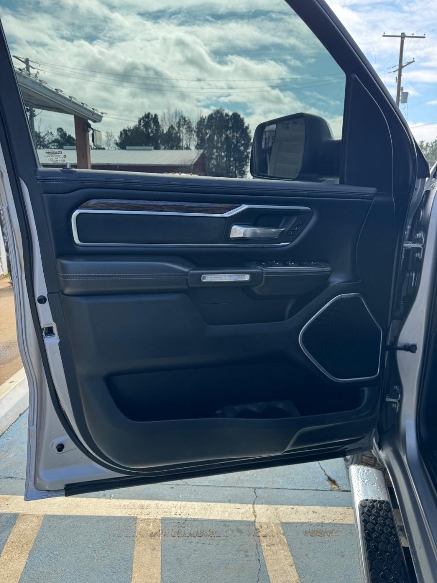 RAM 1500 Laramie 4x4 Crew Cab 5'7" Box 2019