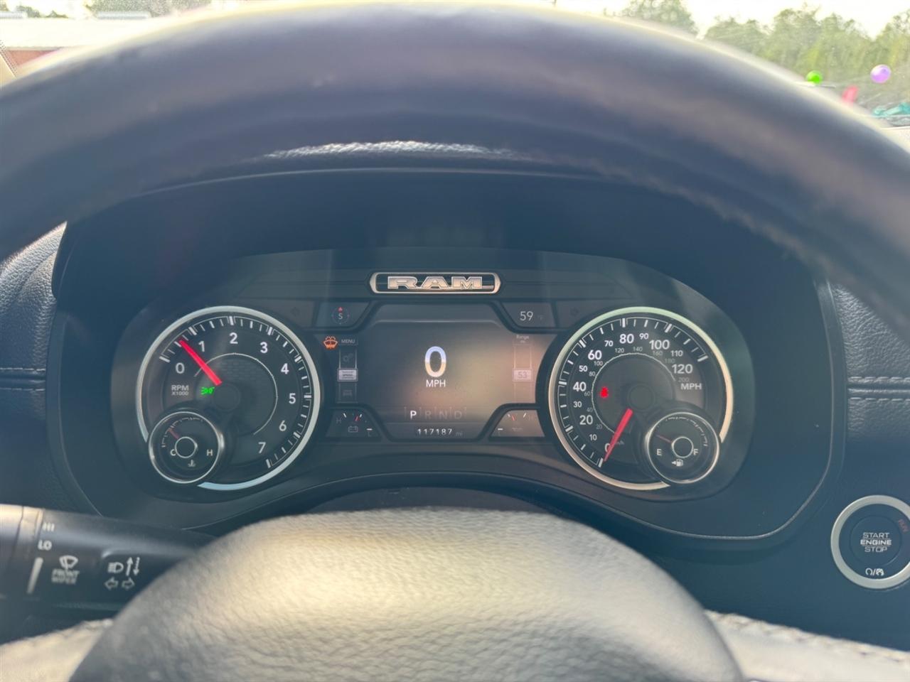 RAM 1500 Laramie 4x4 Crew Cab 5'7" Box 2019