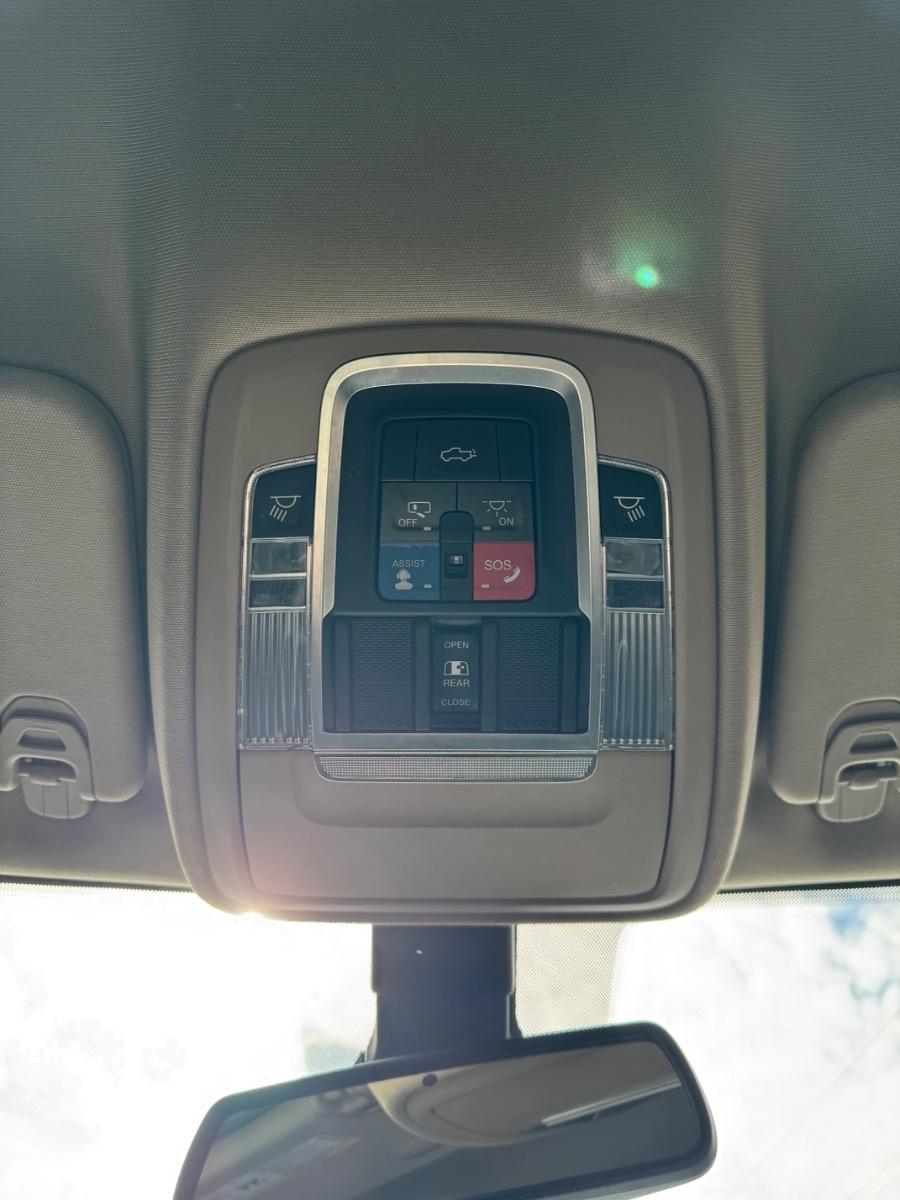 RAM 1500 Laramie 4x4 Crew Cab 5'7" Box 2019