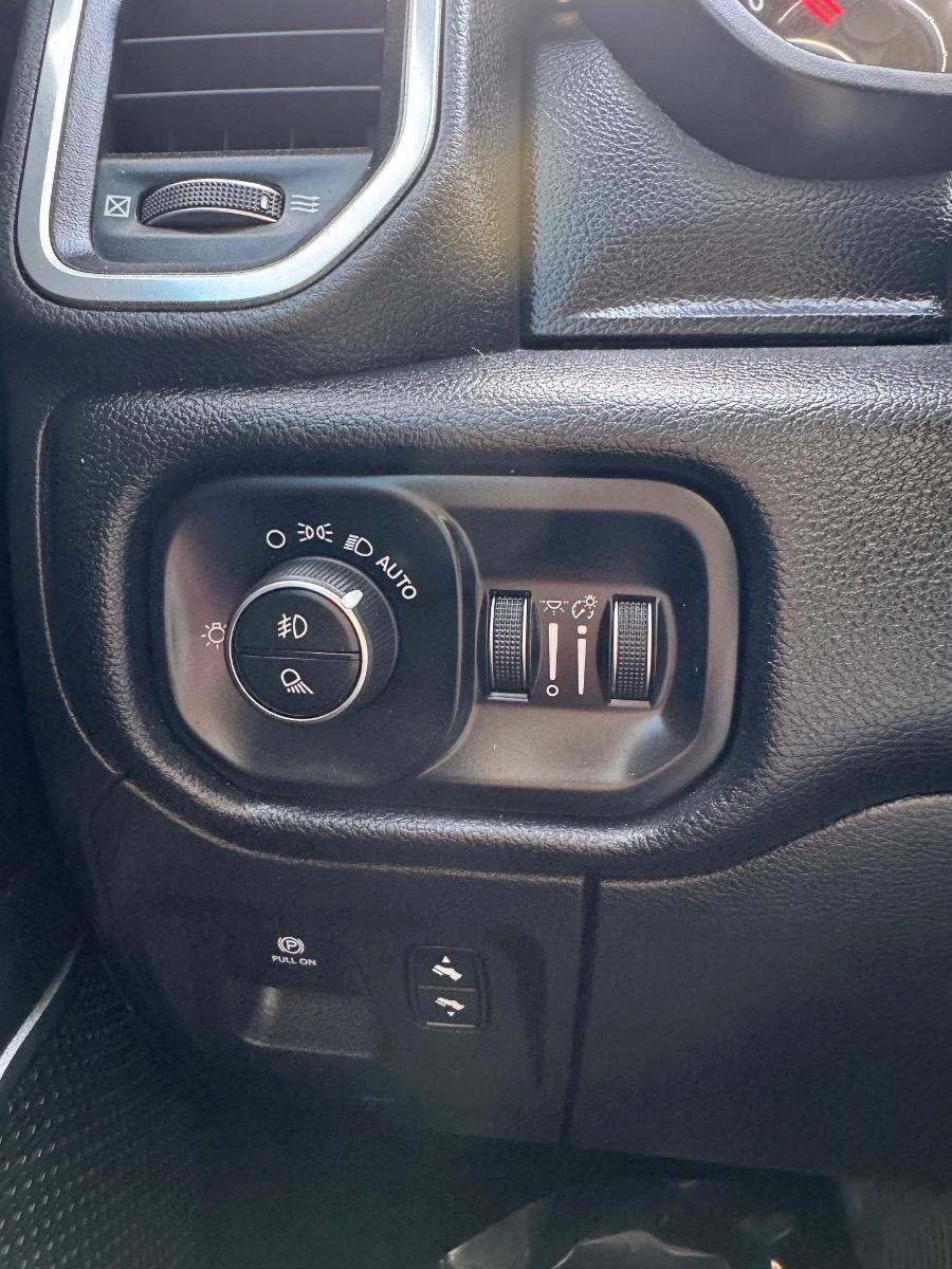 RAM 1500 Laramie 4x4 Crew Cab 5'7" Box 2019