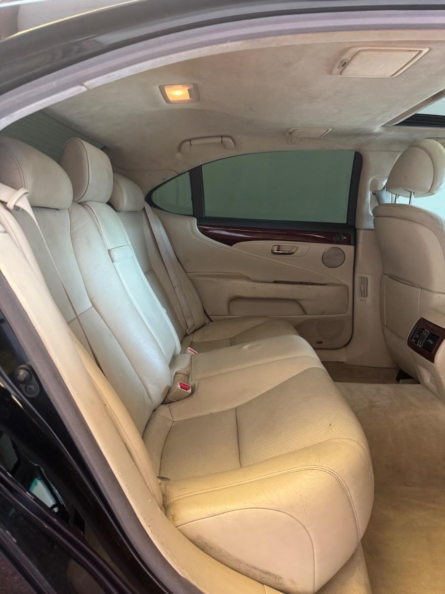 Lexus LS 460 4dr Sdn L RWD 2011