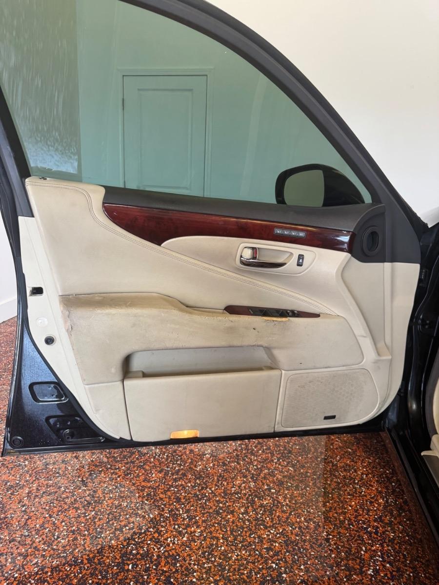Lexus LS 460 4dr Sdn L RWD 2011