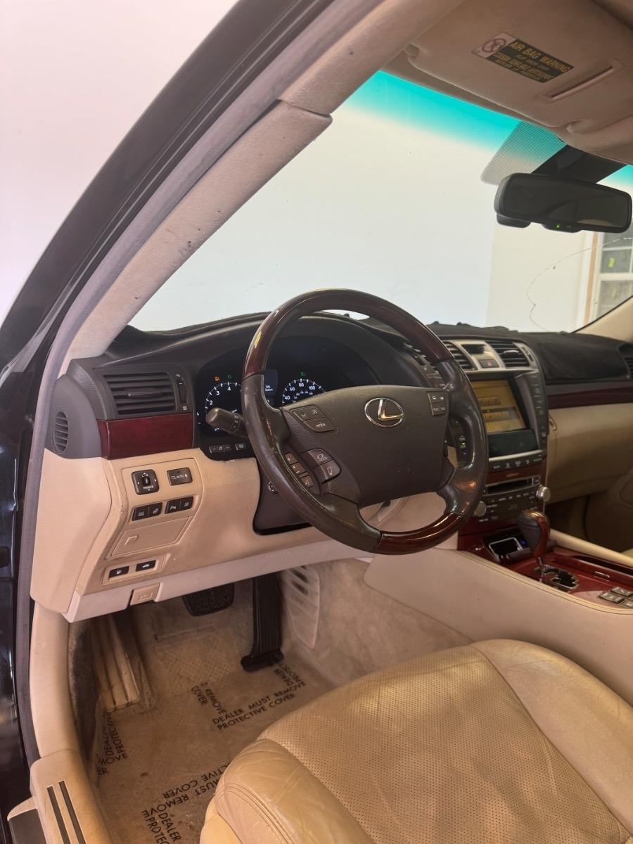 Lexus LS 460 4dr Sdn L RWD 2011