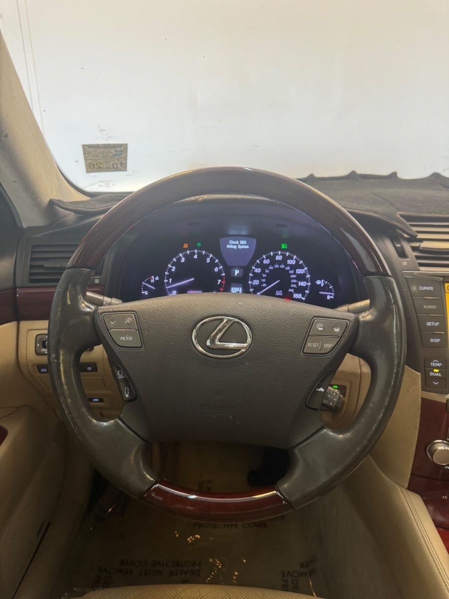 Lexus LS 460 4dr Sdn L RWD 2011