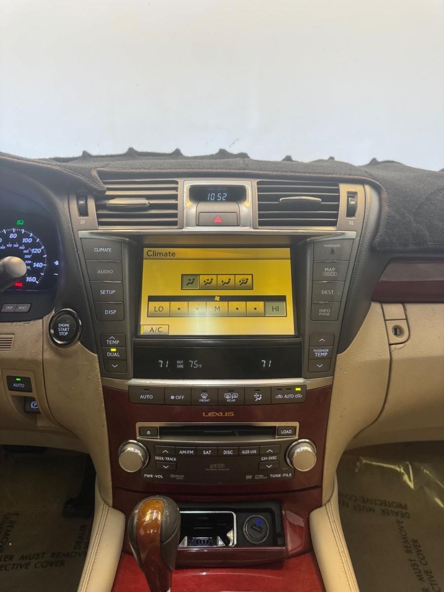 Lexus LS 460 4dr Sdn L RWD 2011
