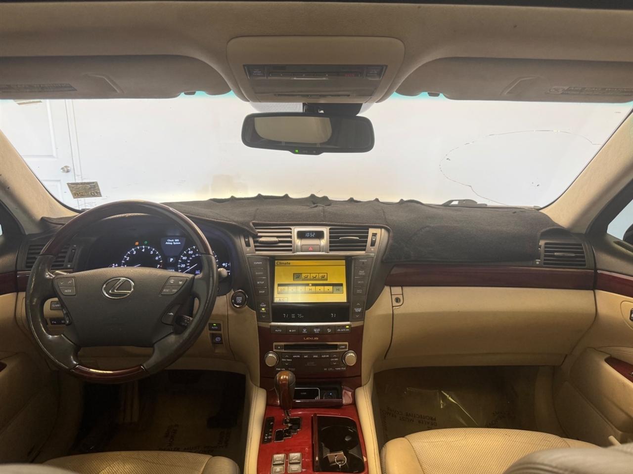Lexus LS 460 4dr Sdn L RWD 2011