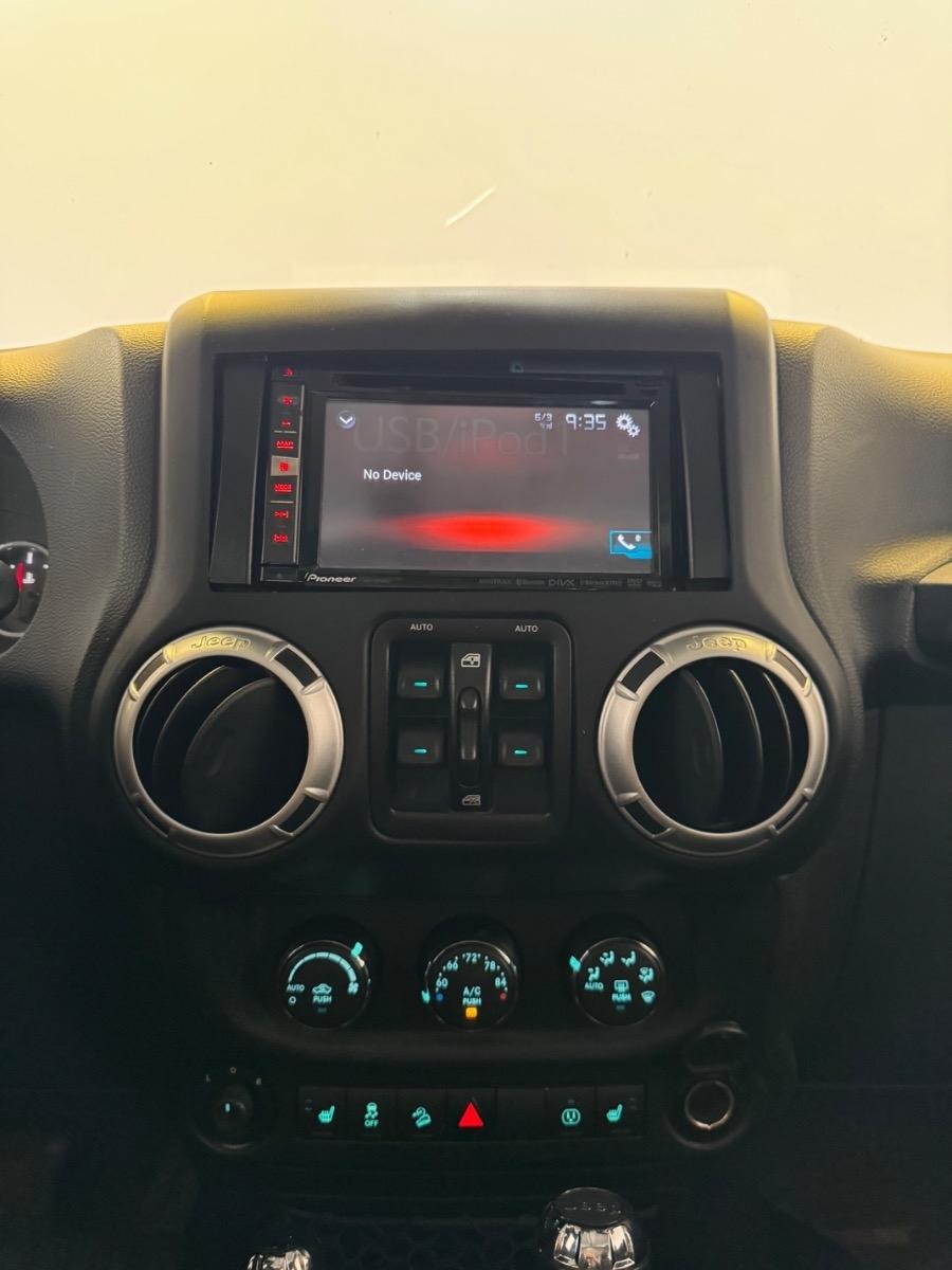 Jeep Wrangler Unlimited 4WD 4dr Rubicon 2014