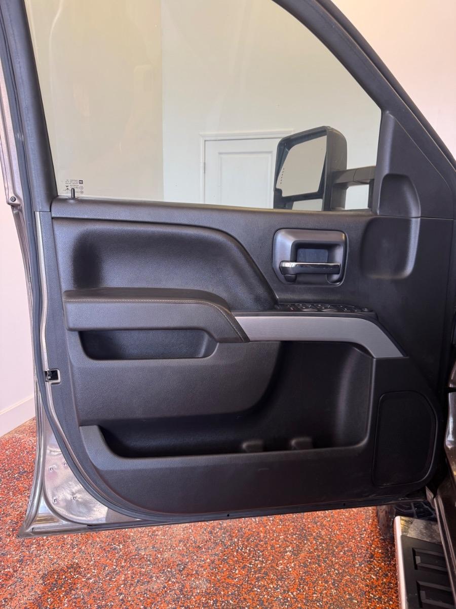 Chevrolet Silverado 2500HD 4WD Double Cab 144.2" LT 2015
