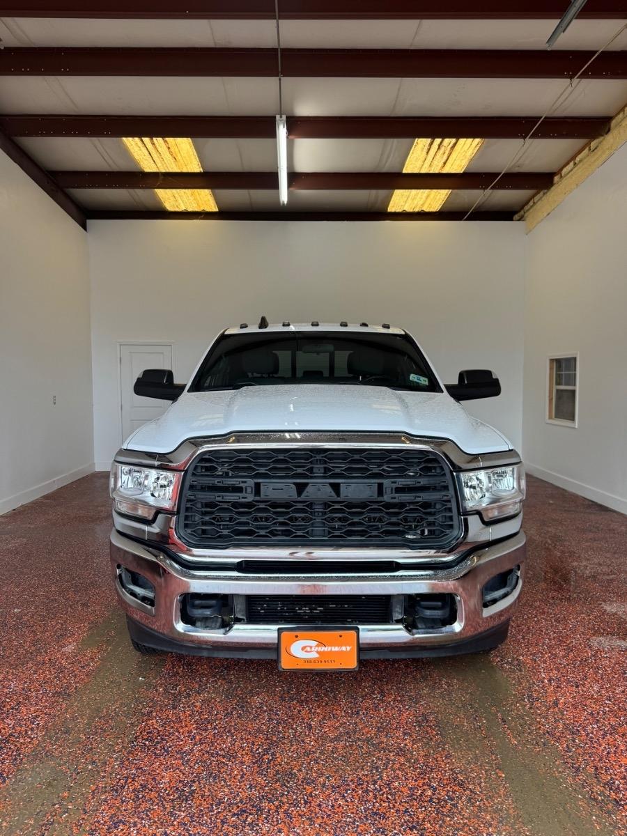 RAM 3500 Tradesman 4x4 Crew Cab 8' Box 2022