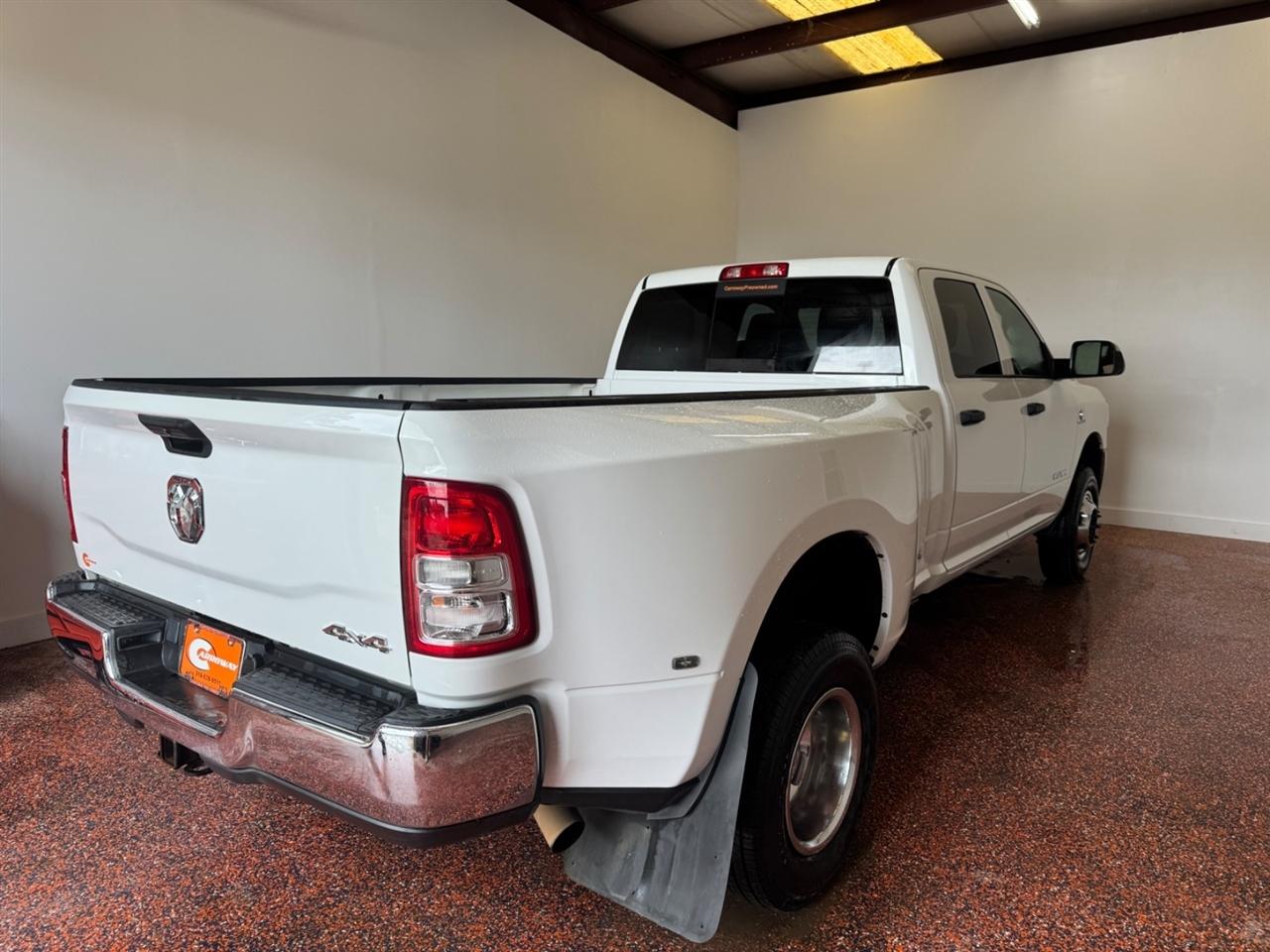 RAM 3500 Tradesman 4x4 Crew Cab 8' Box 2022