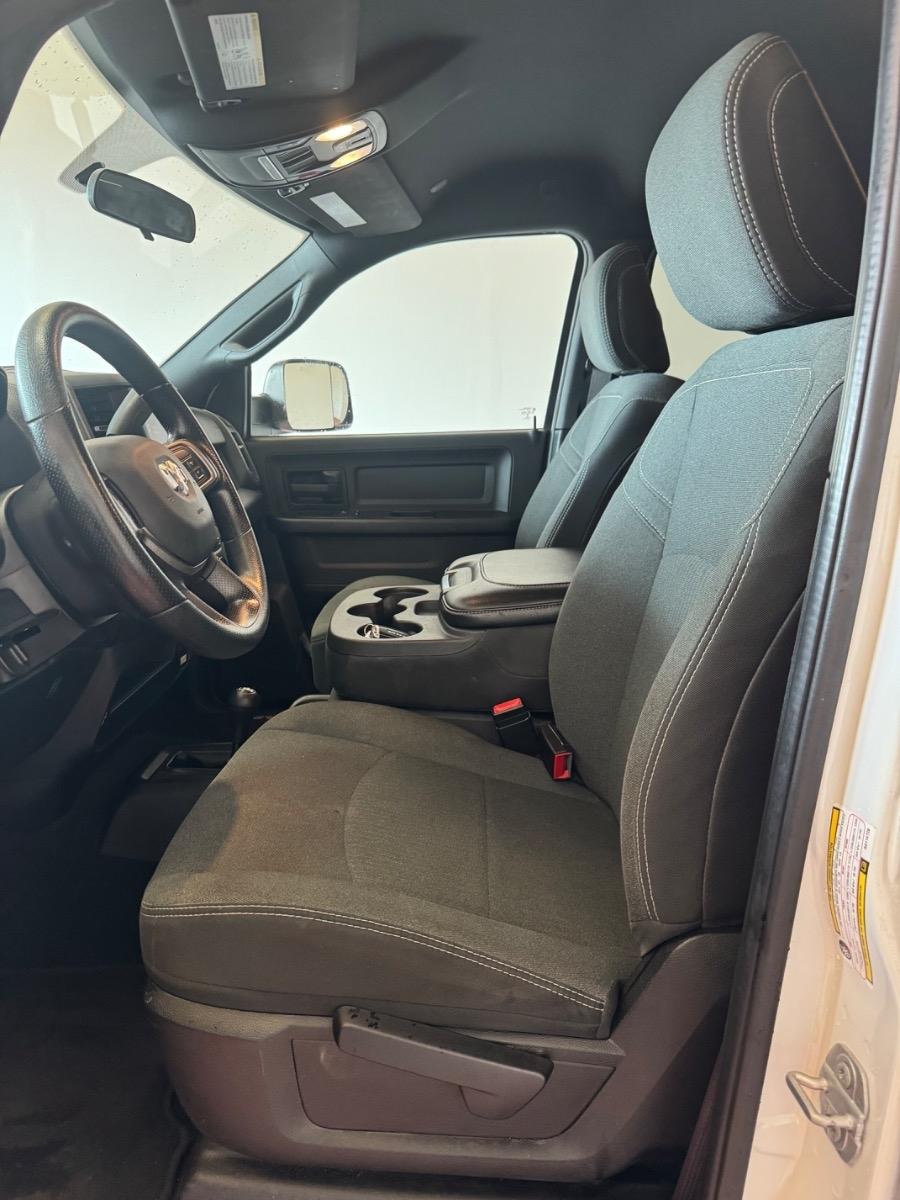 RAM 3500 Tradesman 4x4 Crew Cab 8' Box 2022