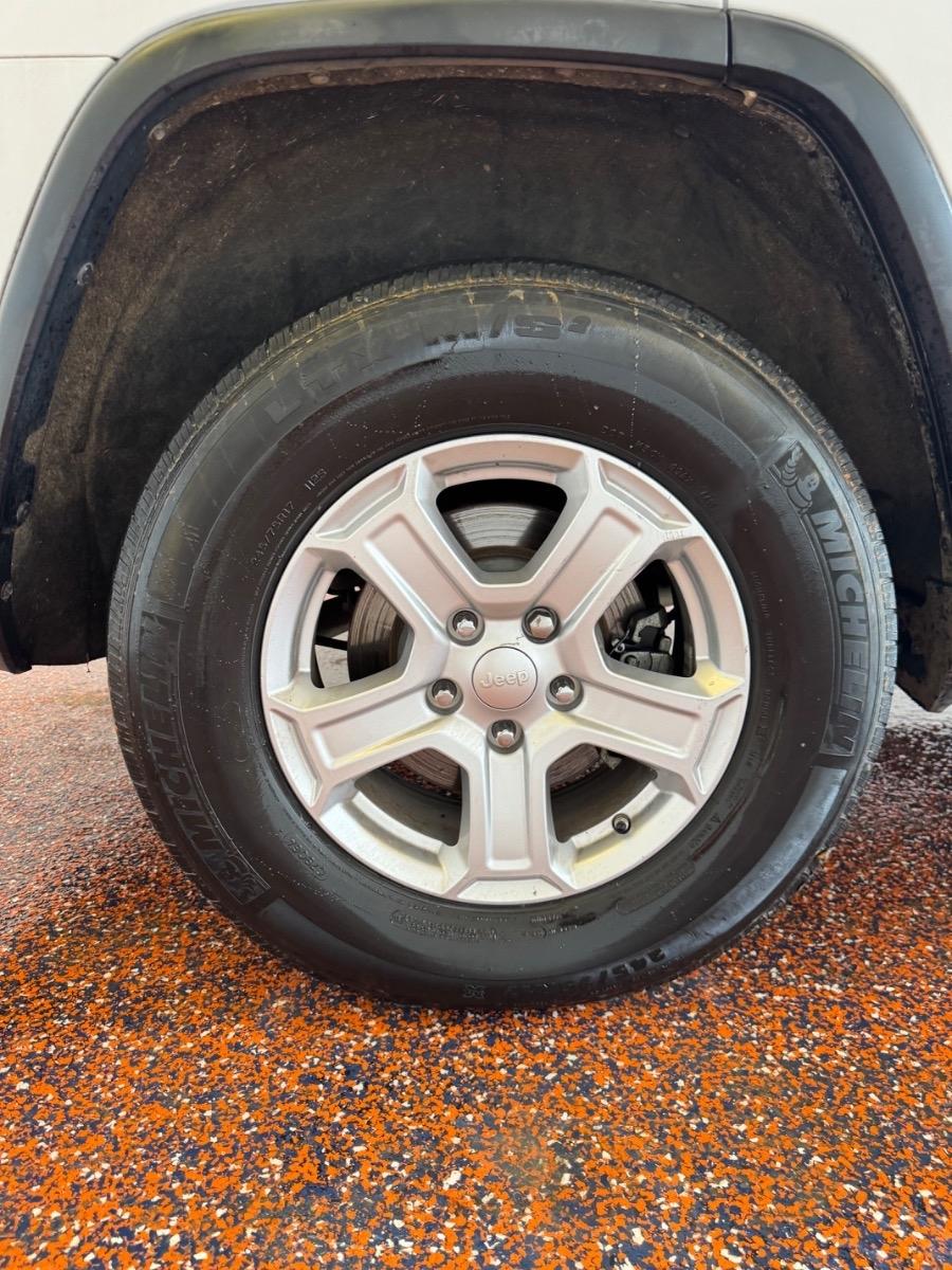 Jeep Grand Cherokee RWD 4dr Laredo 2015