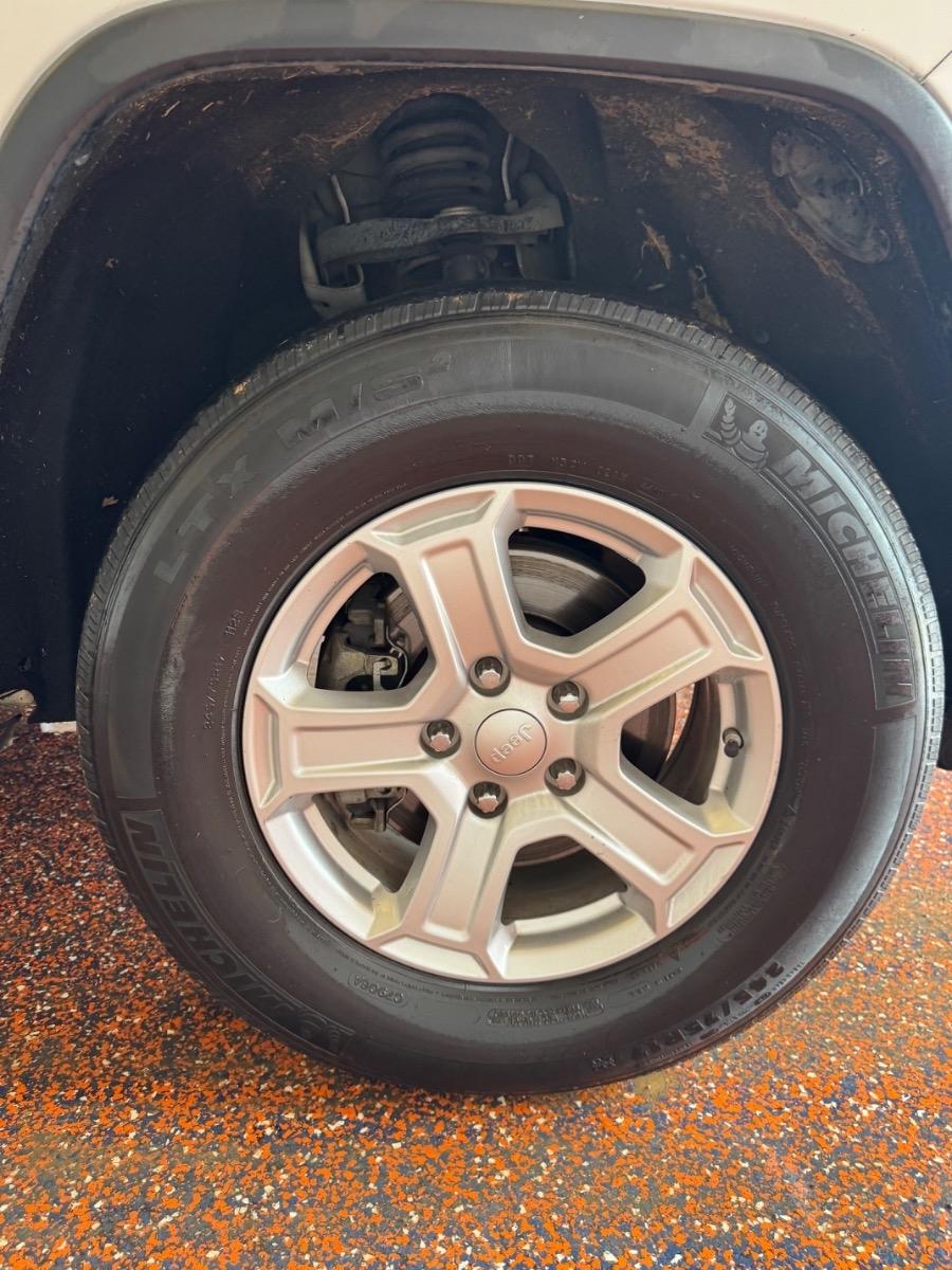 Jeep Grand Cherokee RWD 4dr Laredo 2015