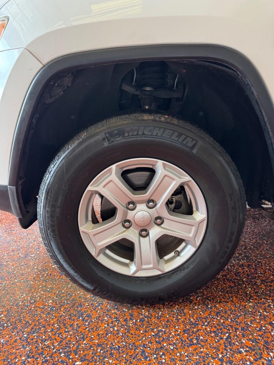 Jeep Grand Cherokee RWD 4dr Laredo 2015