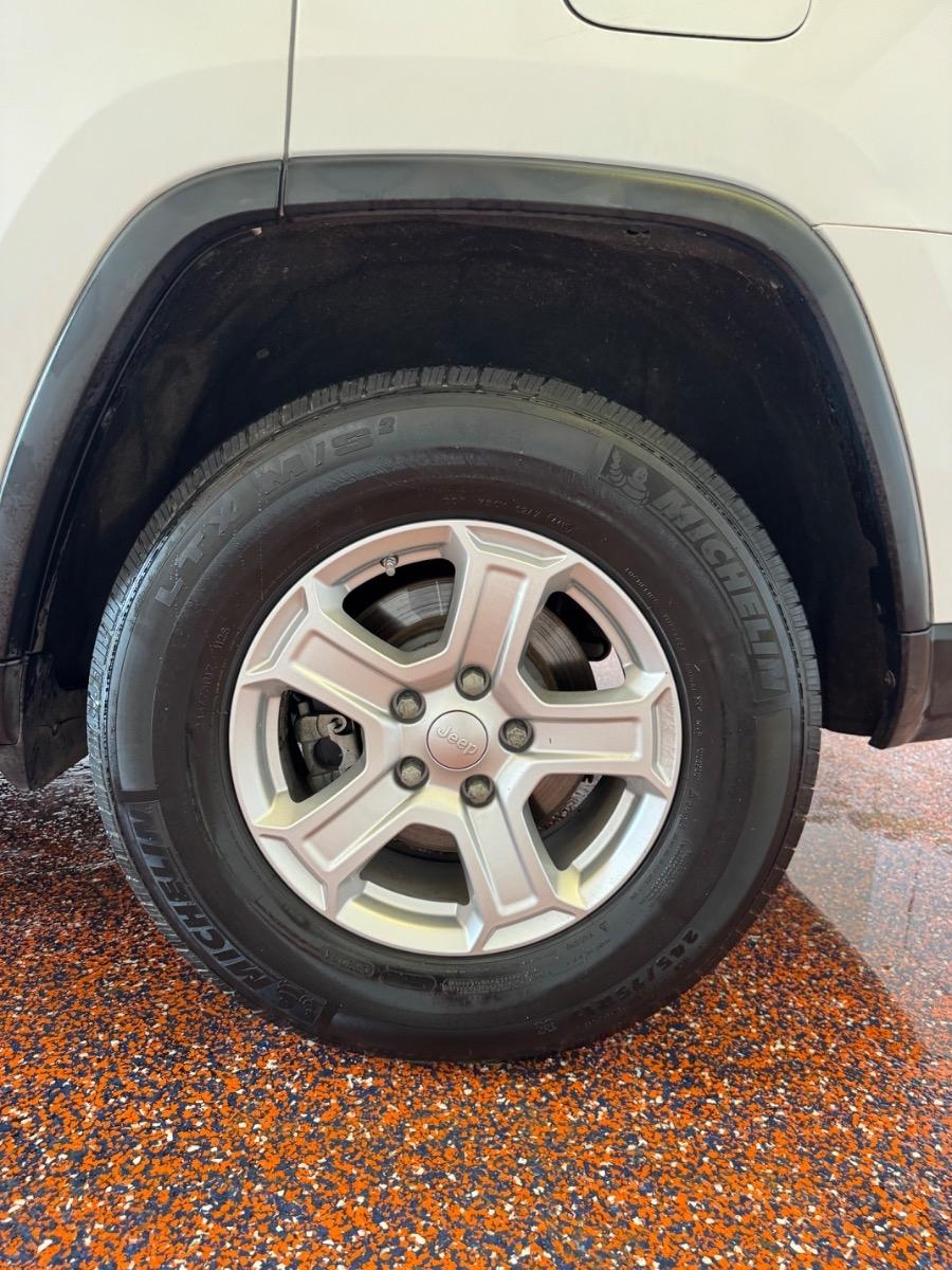 Jeep Grand Cherokee RWD 4dr Laredo 2015