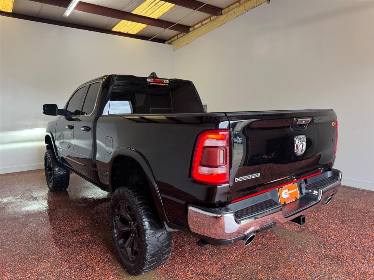 RAM 1500 Laramie 4x2 Quad Cab 6'4" Box 2019