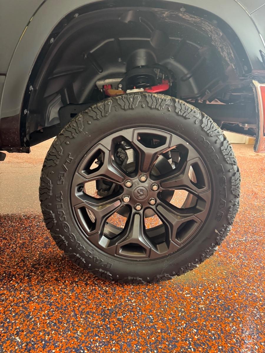 RAM 1500 Laramie 4x2 Quad Cab 6'4" Box 2019