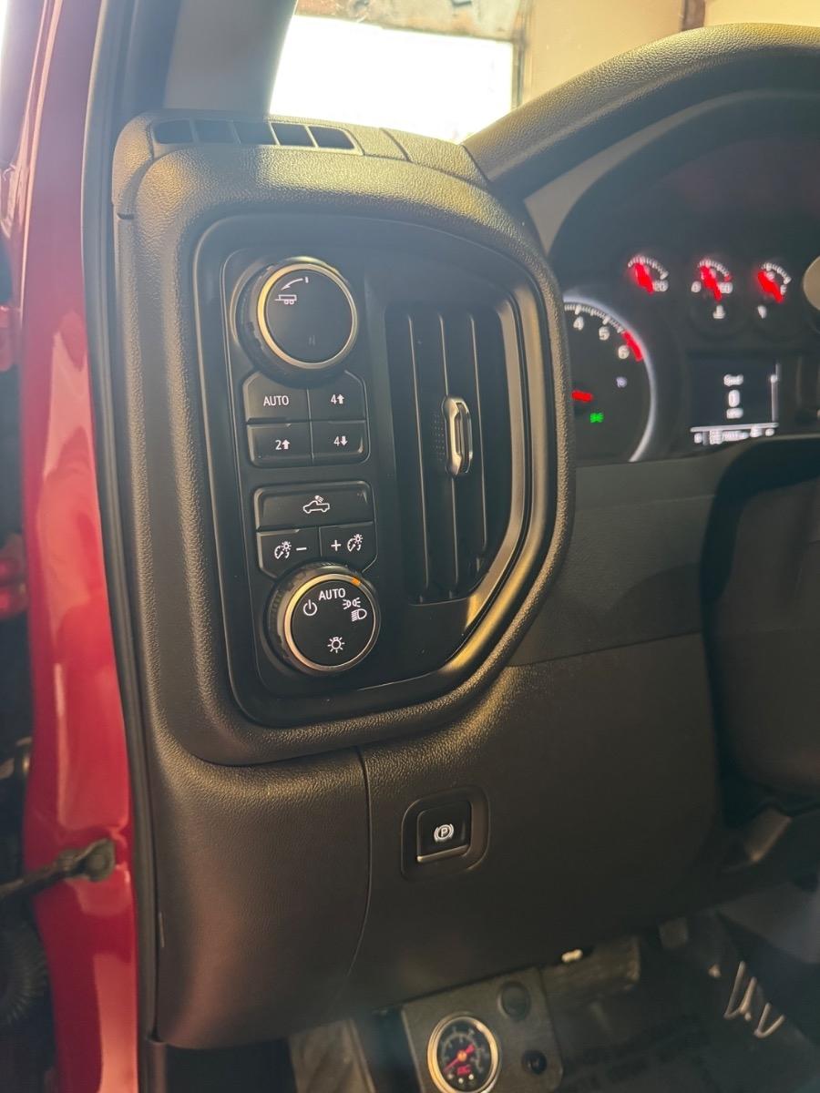 Chevrolet Silverado 1500 LTD 4WD Crew Cab 147" Custom Trail Boss 2022