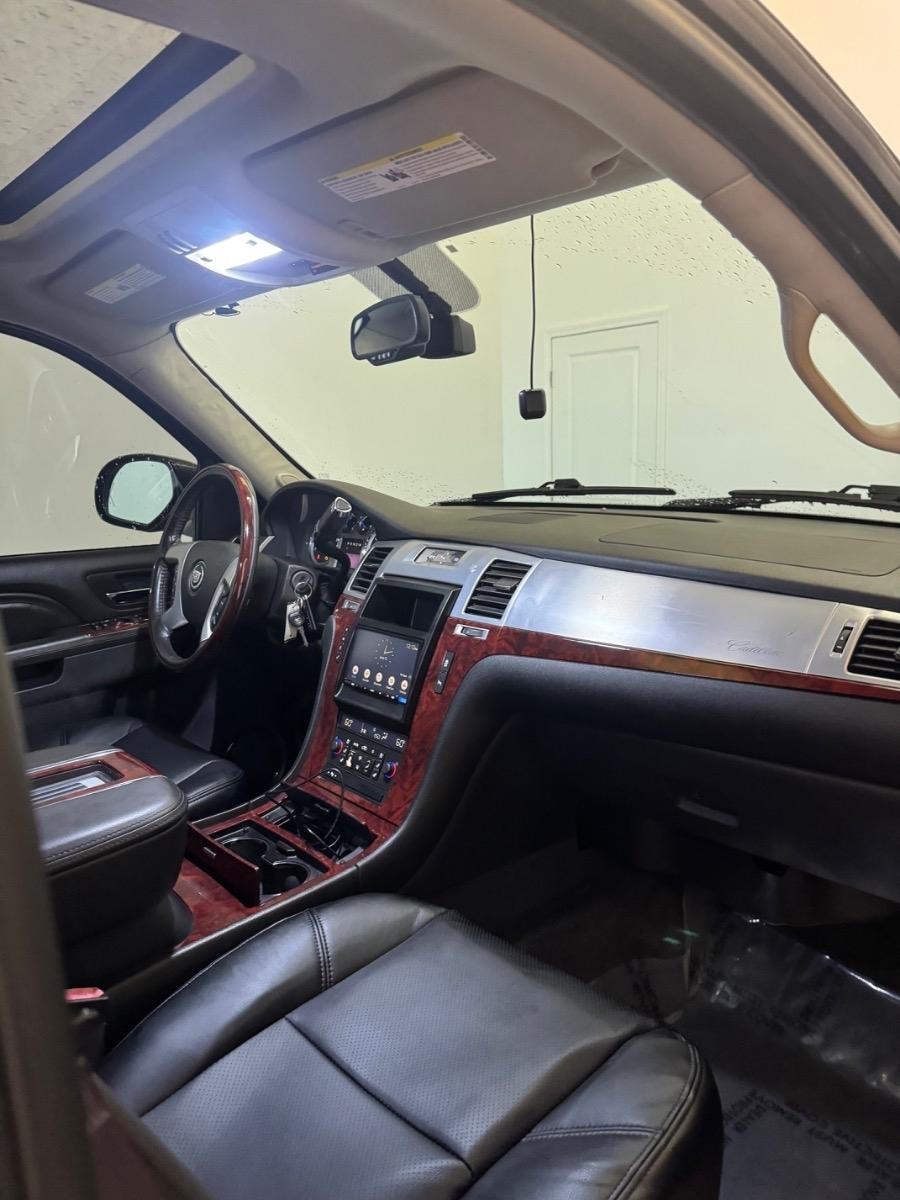 Cadillac Escalade EXT AWD 4dr Luxury 2013