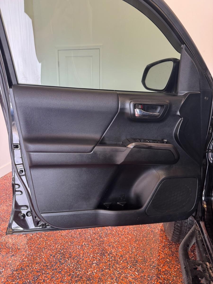 Toyota Tacoma TRD Off Road Double Cab 5' Bed V6 4x4 MT (Natl) 2017