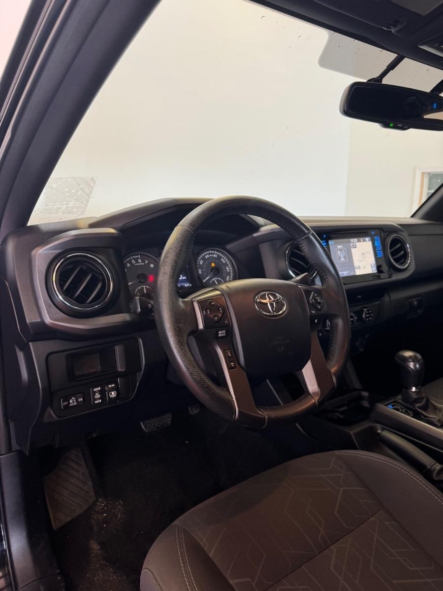 Toyota Tacoma TRD Off Road Double Cab 5' Bed V6 4x4 MT (Natl) 2017