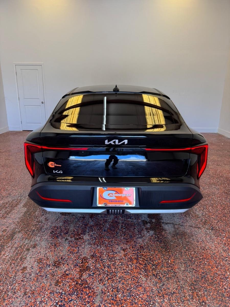 Kia K4 LXS FWD 2025