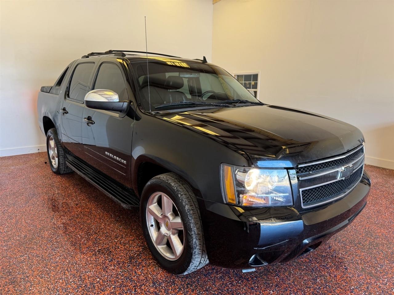 Chevrolet Avalanche 2WD Crew Cab LT 2011