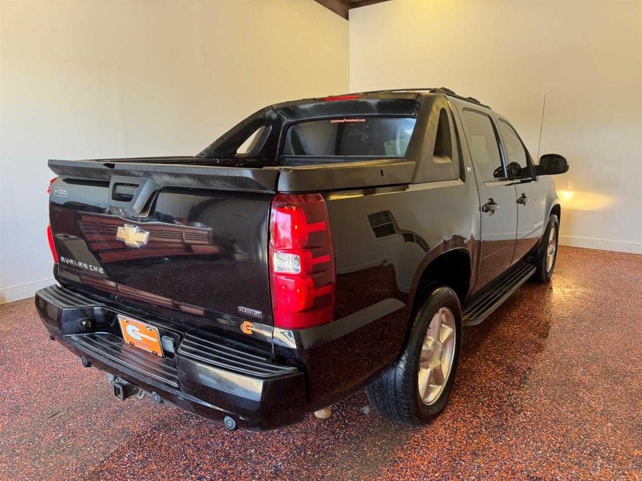 Chevrolet Avalanche 2WD Crew Cab LT 2011