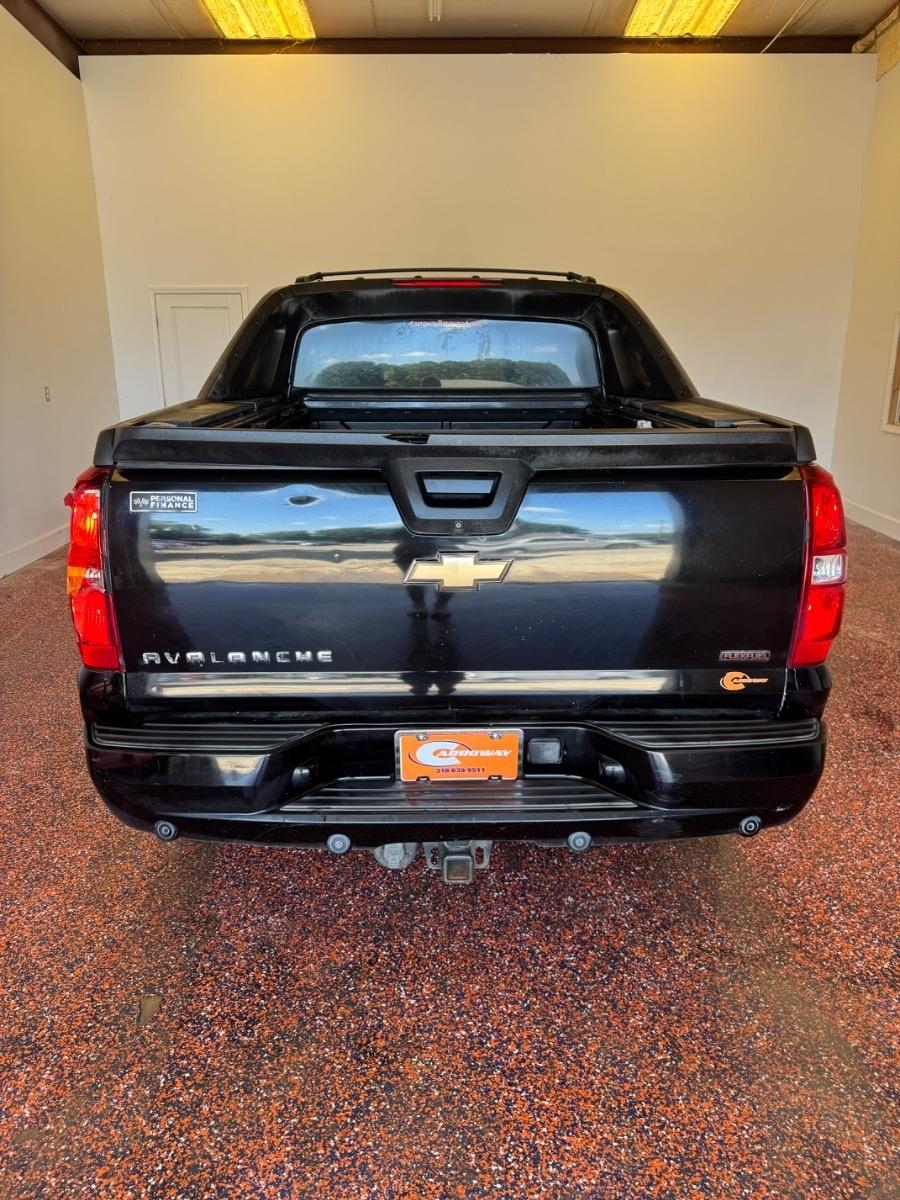 Chevrolet Avalanche 2WD Crew Cab LT 2011