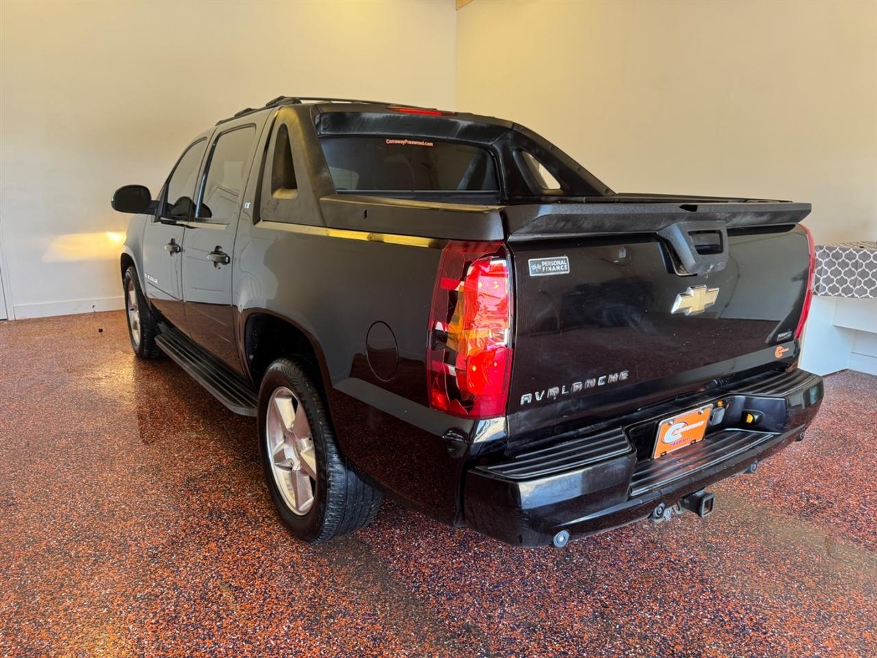 Chevrolet Avalanche 2WD Crew Cab LT 2011