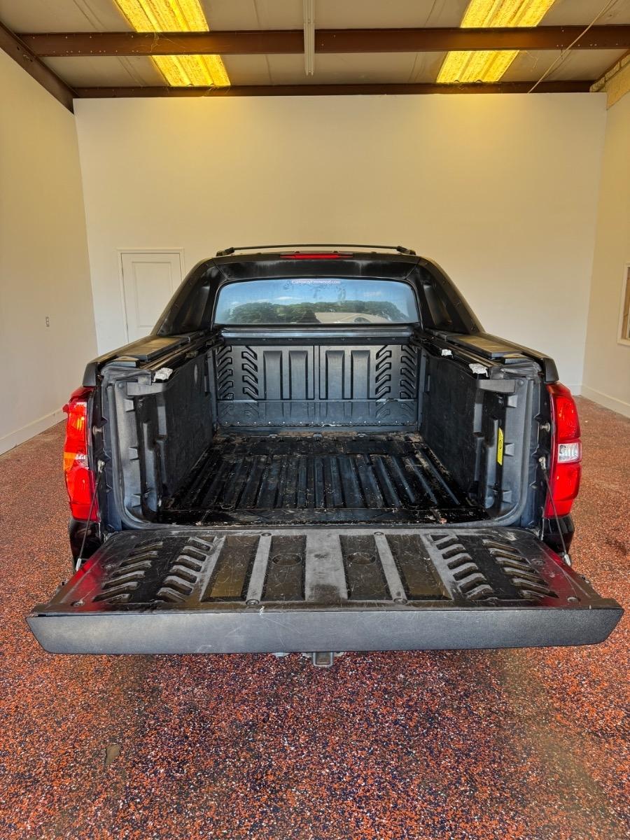 Chevrolet Avalanche 2WD Crew Cab LT 2011
