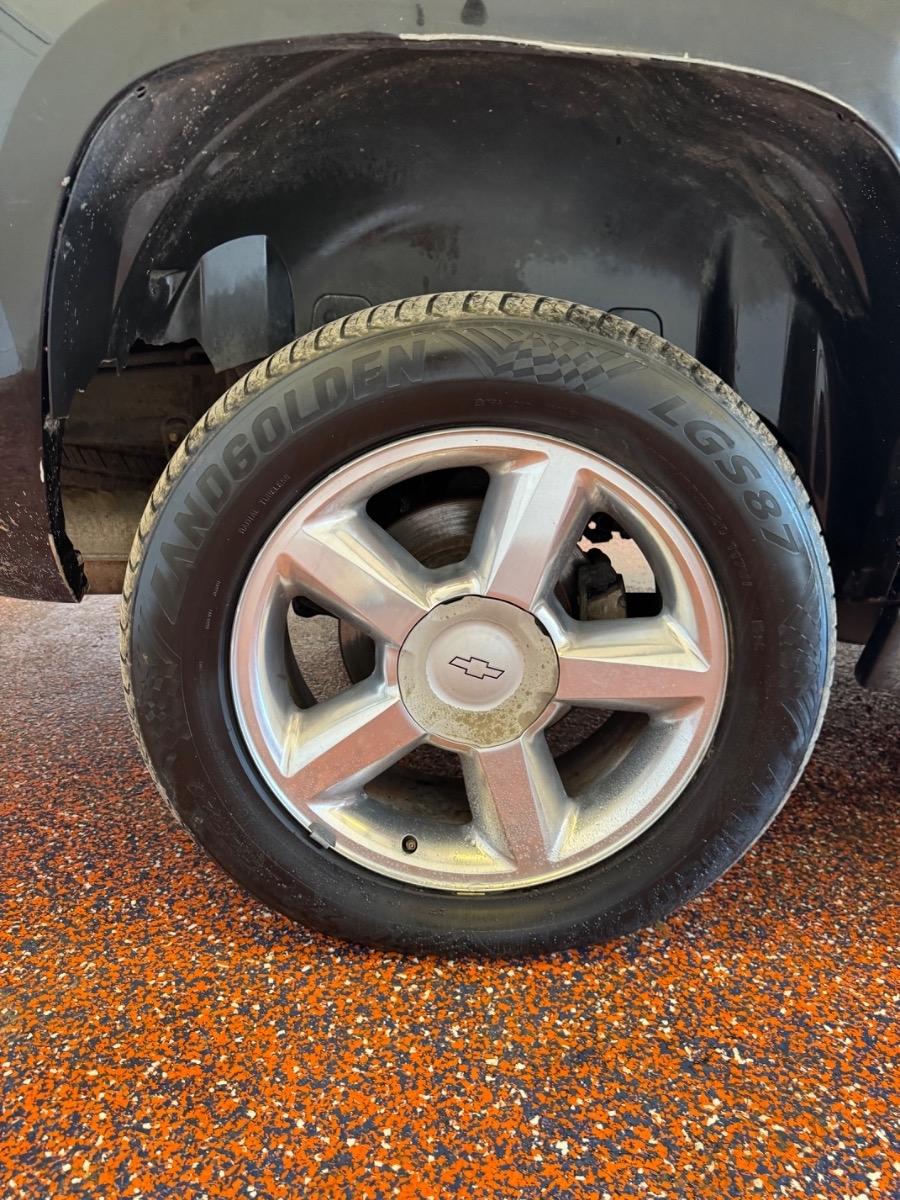 Chevrolet Avalanche 2WD Crew Cab LT 2011