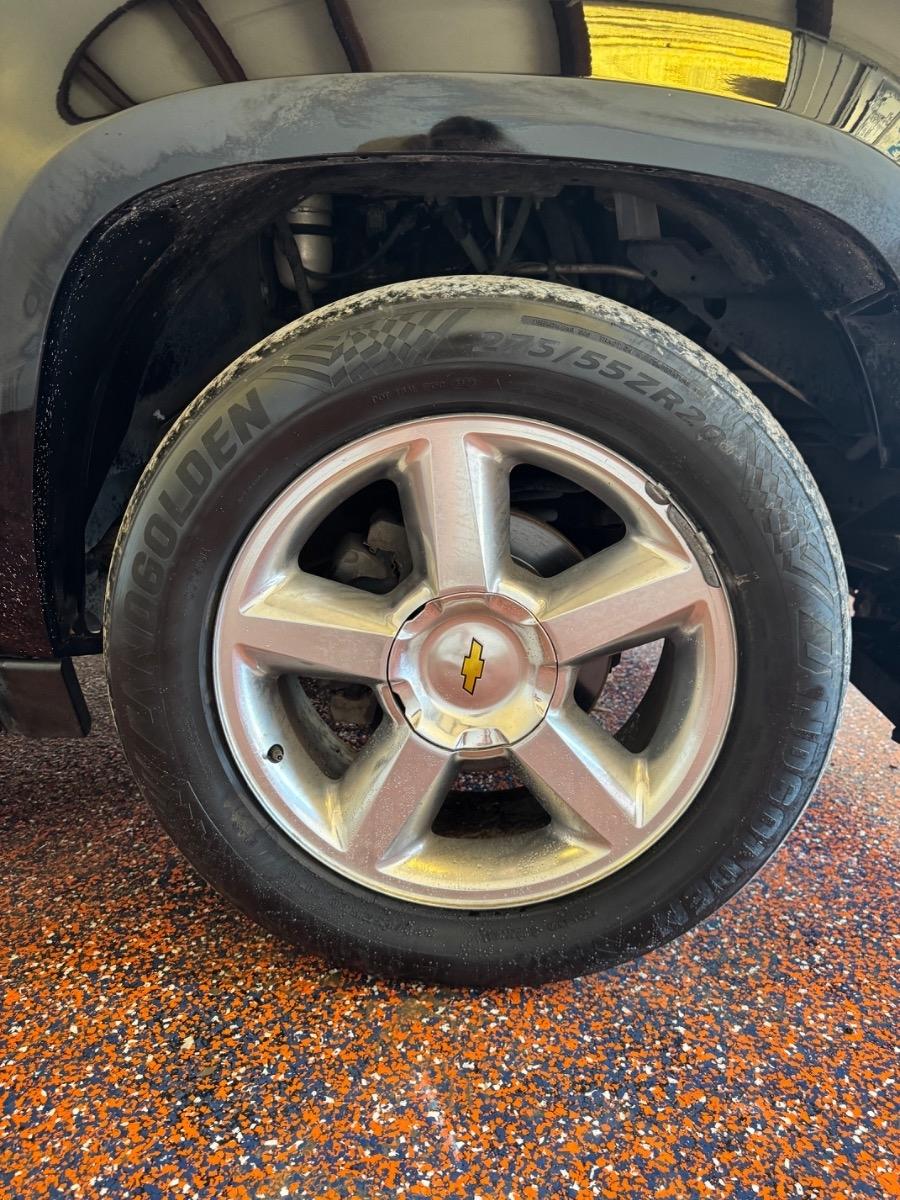 Chevrolet Avalanche 2WD Crew Cab LT 2011