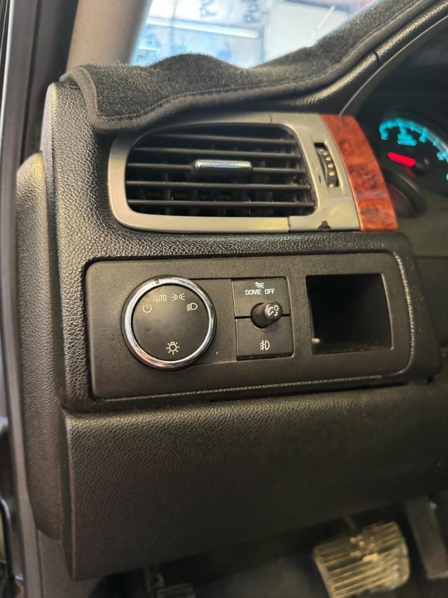 Chevrolet Avalanche 2WD Crew Cab LT 2011