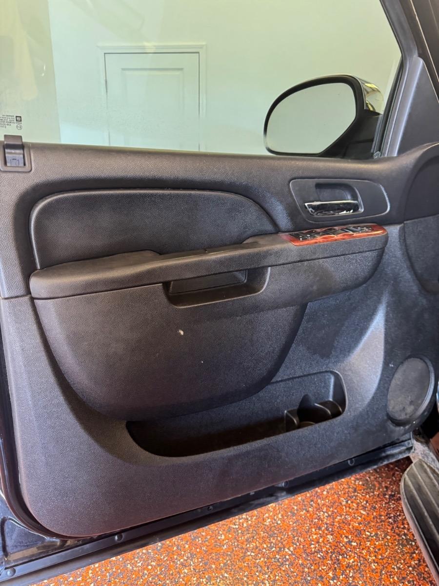 Chevrolet Avalanche 2WD Crew Cab LT 2011