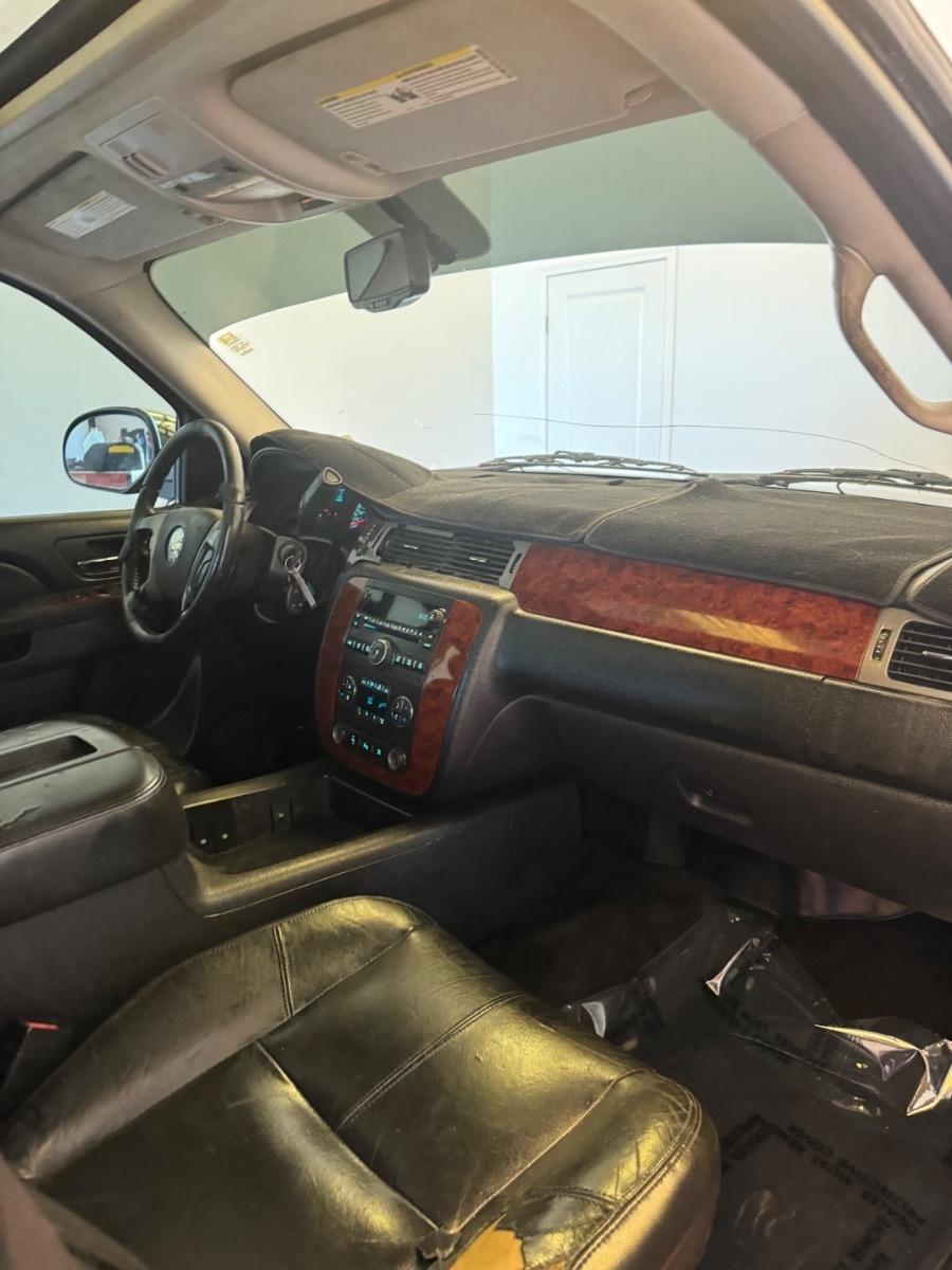 Chevrolet Avalanche 2WD Crew Cab LT 2011