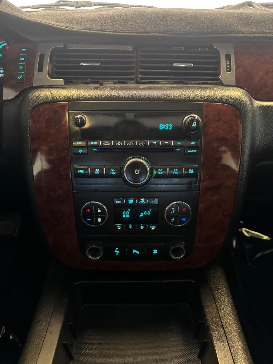 Chevrolet Avalanche 2WD Crew Cab LT 2011