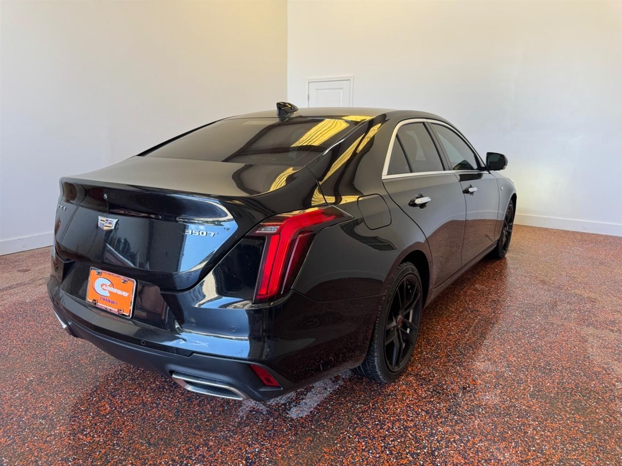 Cadillac CT4 4dr Sdn Luxury 2024